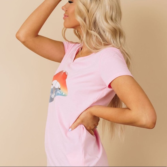 Over The Rainbow Lips PInk Short Sleeve V Neck Tee Shirt - Picture 3 of 3